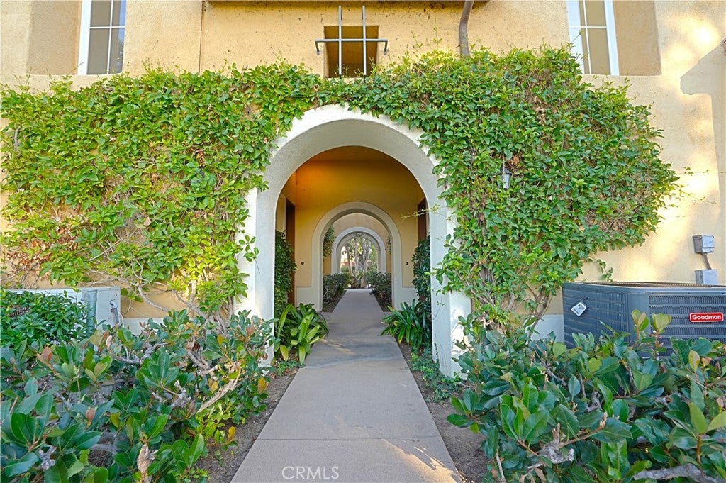 16 Savona Court