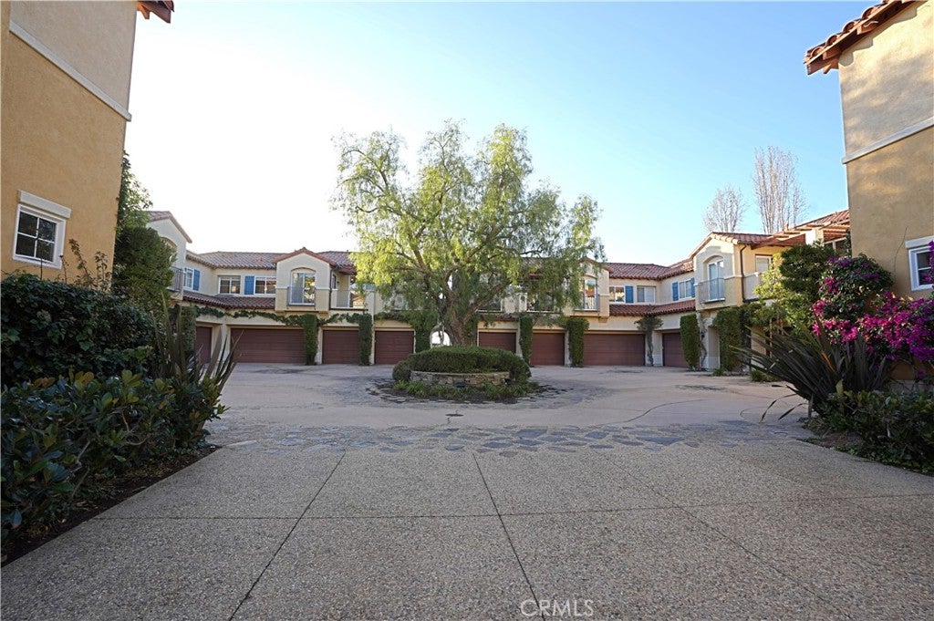 16 Savona Court