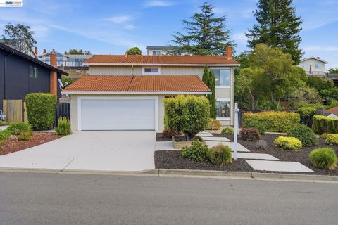 Photo of 27966 El Portal Dr Dr, Hayward, CA 94542 (MLS # 41131003)