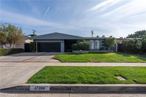 Photo of 17200 Willard St, Lake Balboa, CA 91406 (MLS # SR26049608)