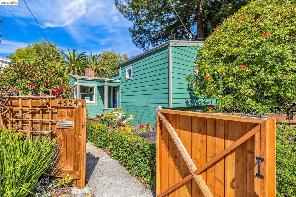 4624 Steele St ST, Oakland CA 94619