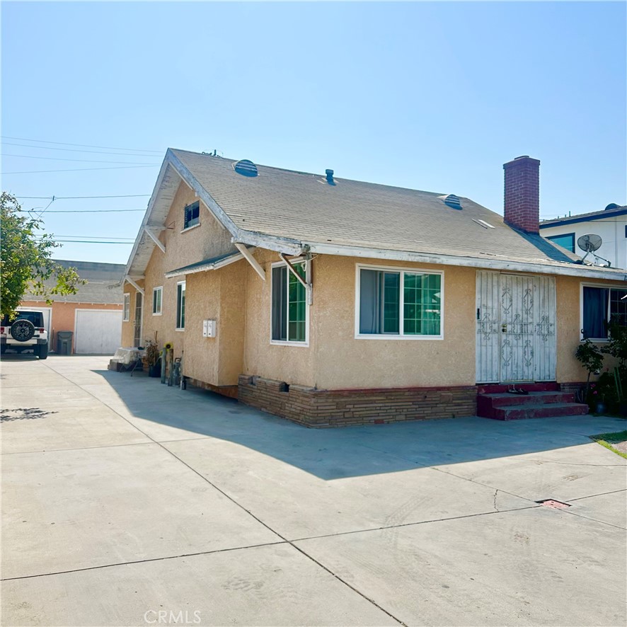 Excellent Duplex opportunity with an Expansive 9,000+ Sq.Ft. Lot. Don’t miss this investment opportunity featuring two detached units on an oversized lot. A long, expansive driveway offers ample parking and easy access. The front unit includes an updated bathroom and a refreshed kitchen countertops. Zoned LCR3PV, this property offers strong potential for future development -buyers are encouraged to verify zoning and possible uses with the city. With ample space and flexibility, this is an ideal opportunity for investor or developer.