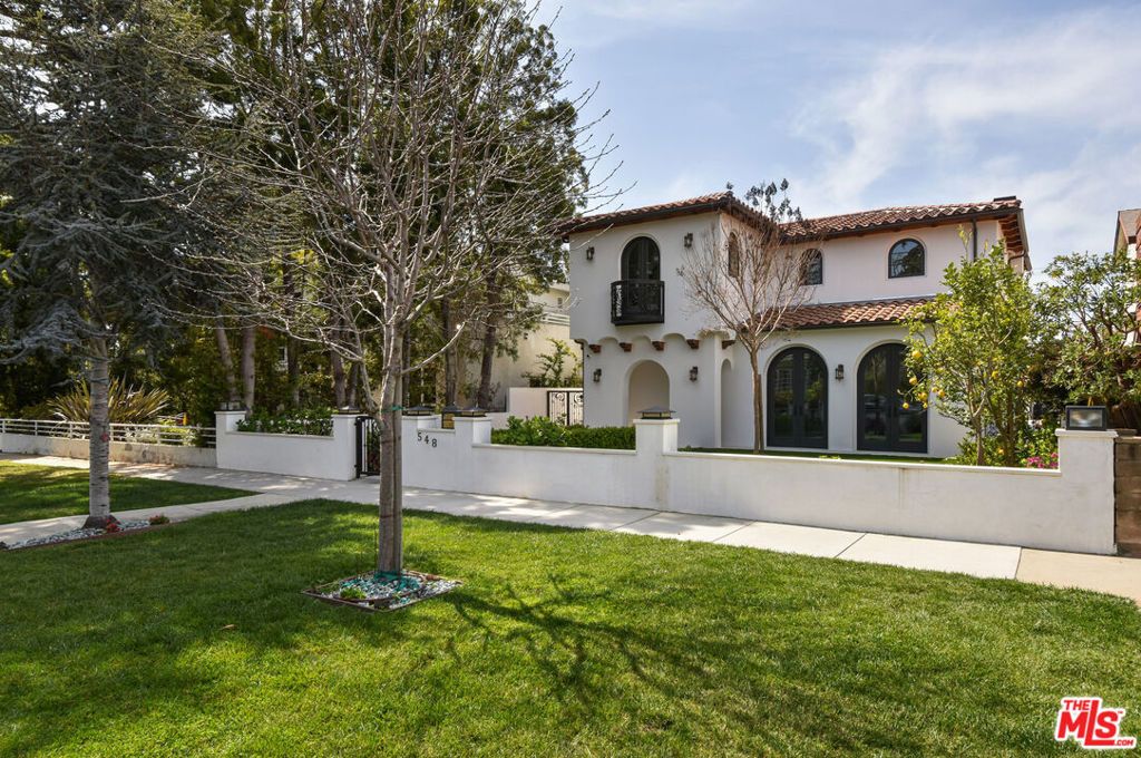 Photo of 548 15th Street, Santa Monica, CA 90402 (MLS # 25524047)