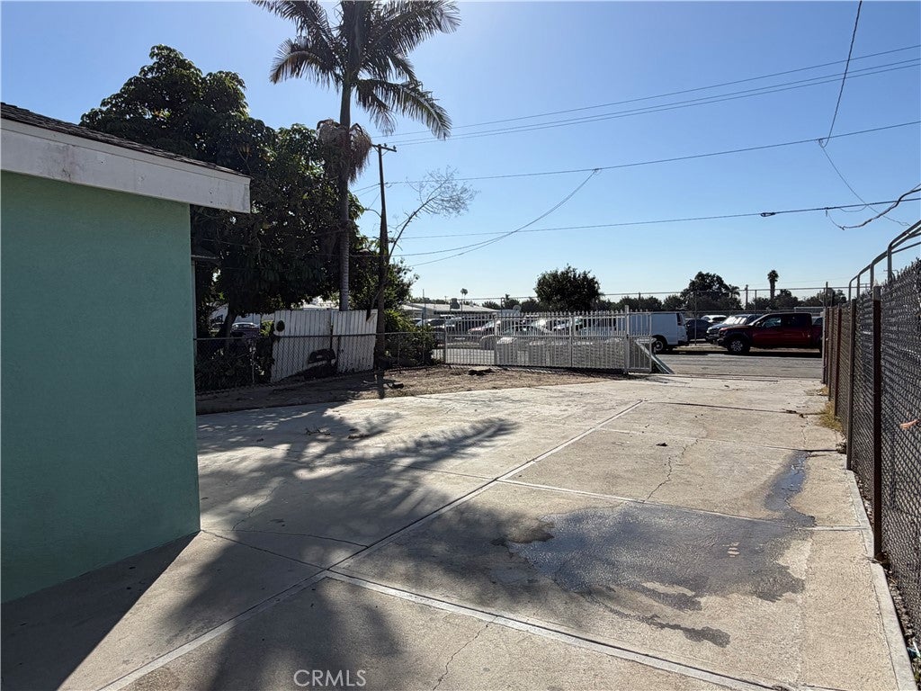 2115 E 130th