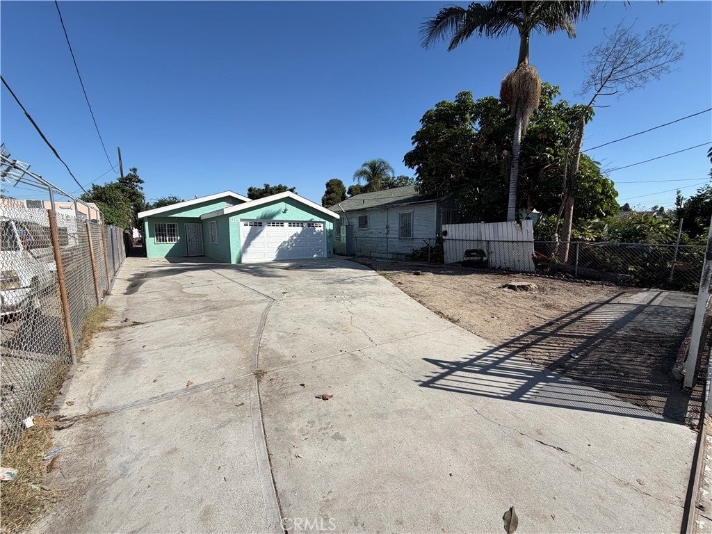 2115 E 130th