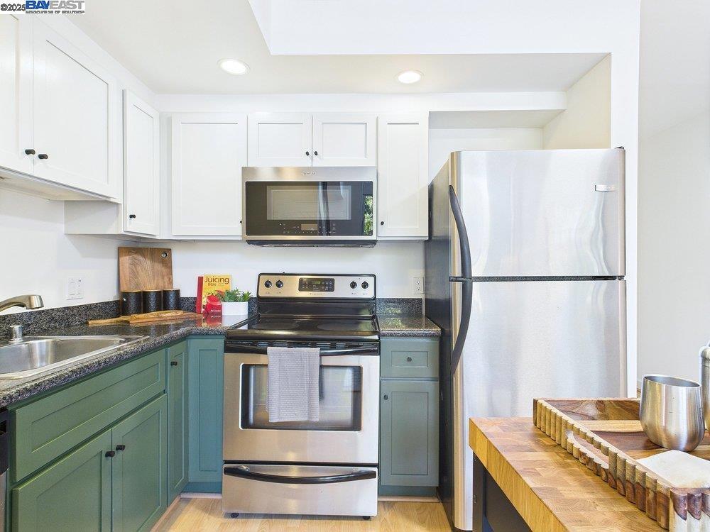 MOSSWOOD - Residential Lease