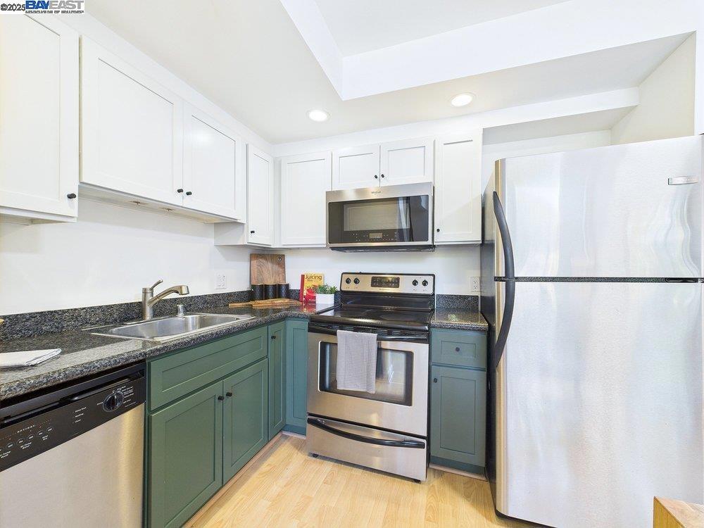 MOSSWOOD - Residential Lease