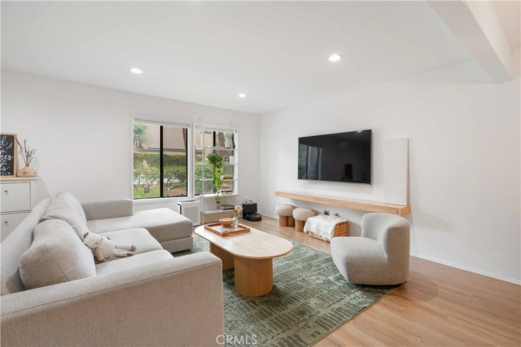9735 Reseda Boulevard 56