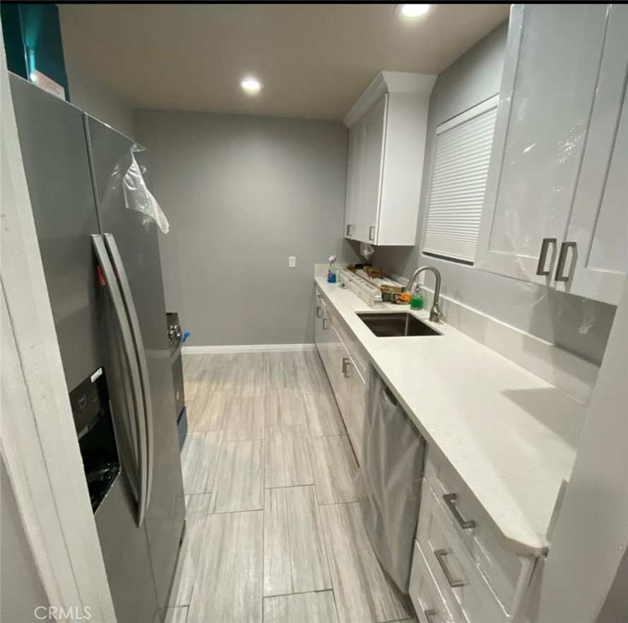 This spacious two-bedroom triplex apartment has a newly renovated kitchen and upgraded appliances. It is bright and cozy, with authentic wood floors. Centrally located to freeways 15 & 8 and 20 minutes to the beach. Walking distance to restaurants and grocery store.
Incudes one car garage and storage space.
Laundry facility onsite.
The owner pays for water. Electricity and gas is paid by tenant. No smoking.