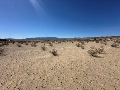 Photo of 68732 Indian Trail, 29 Palms, CA 92277 (MLS # SR25279789)