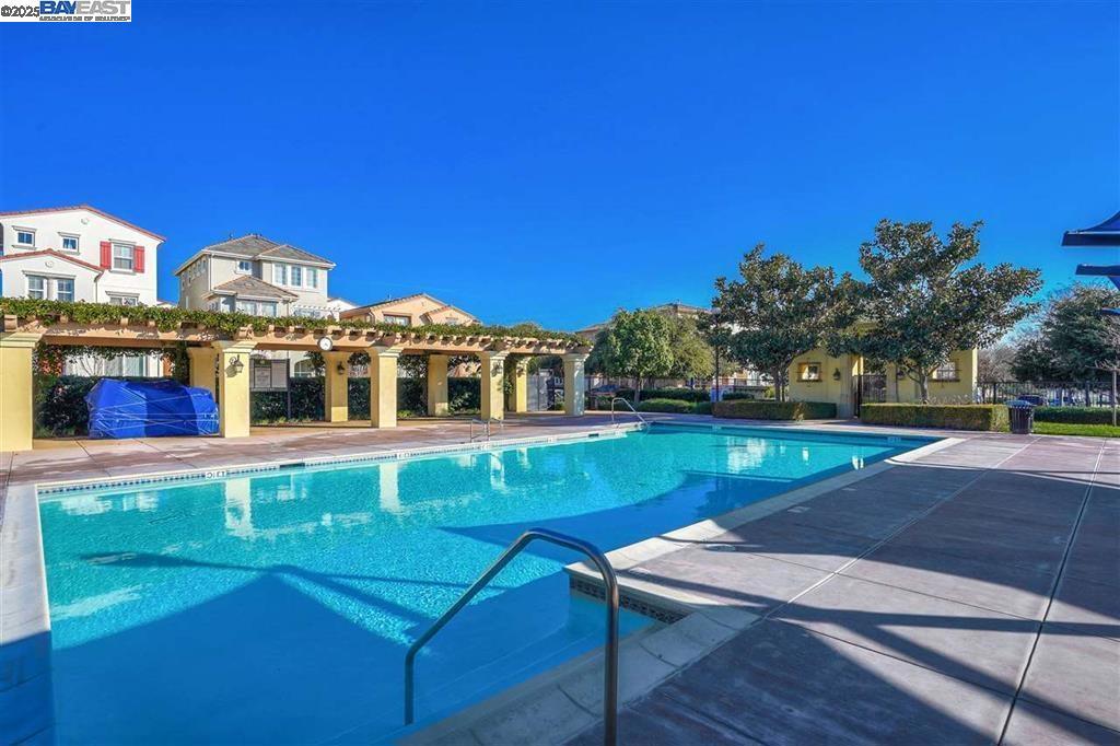 MONTAGE - Residential