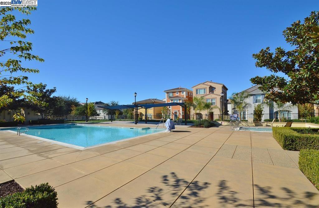 MONTAGE - Residential