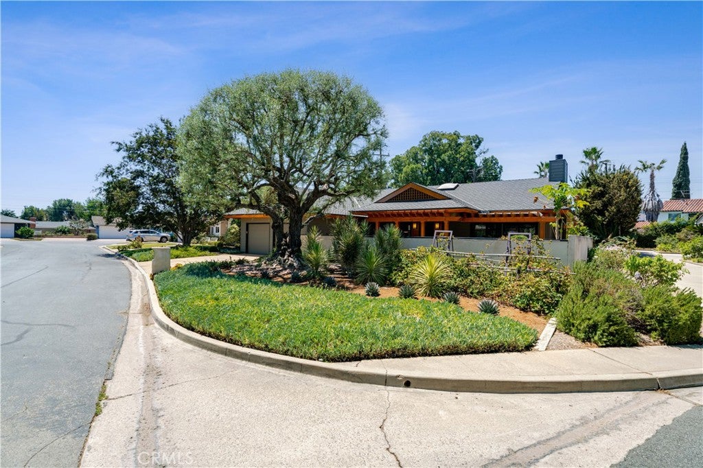 14291 Wisteria Lane