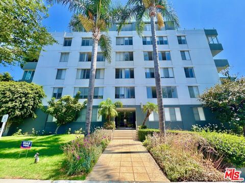 Photo of 468 S Roxbury Drive #404, Beverly Hills, CA 90212 (MLS # 26661549)