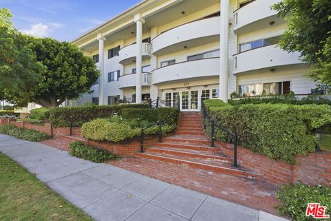 Photo of 521 Montana Avenue #215, Santa Monica, CA 90403 (MLS # 26830695)