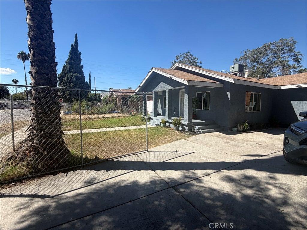 124 E Temple