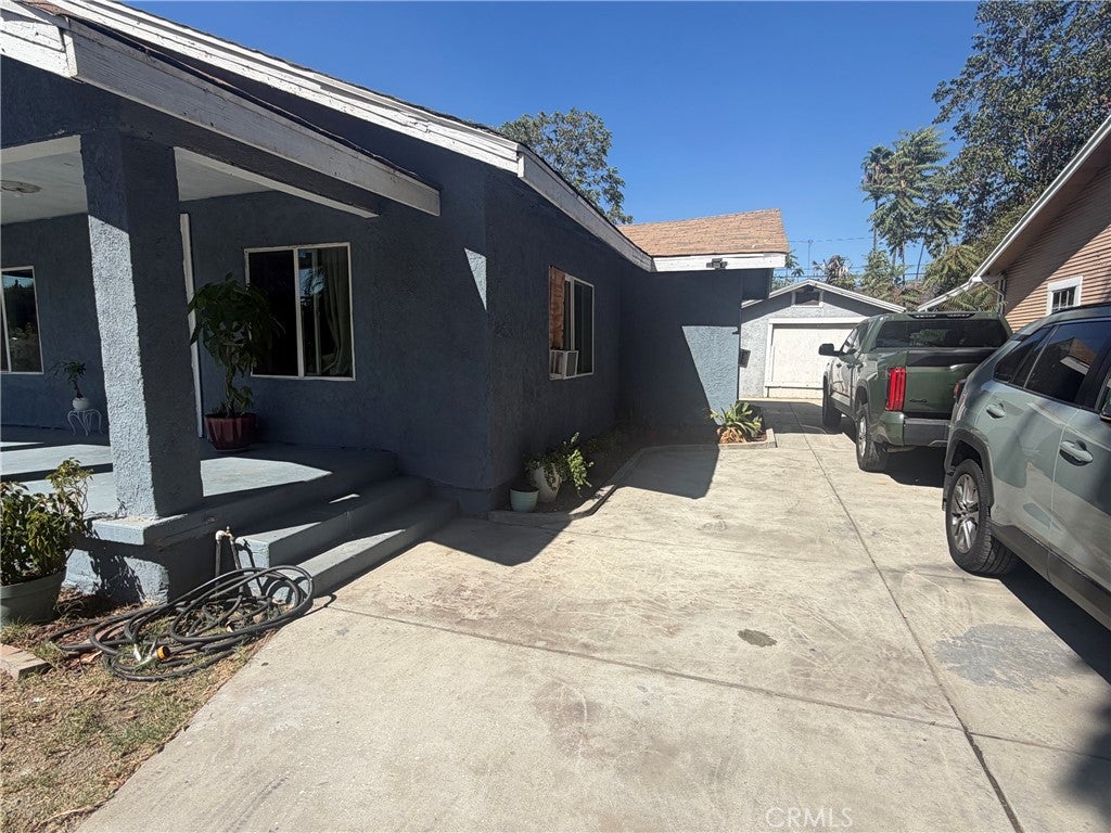 124 E Temple