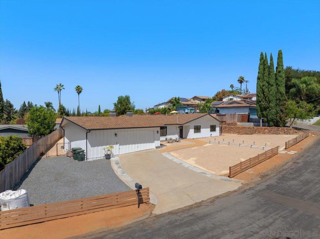 2073 Ginny Ln