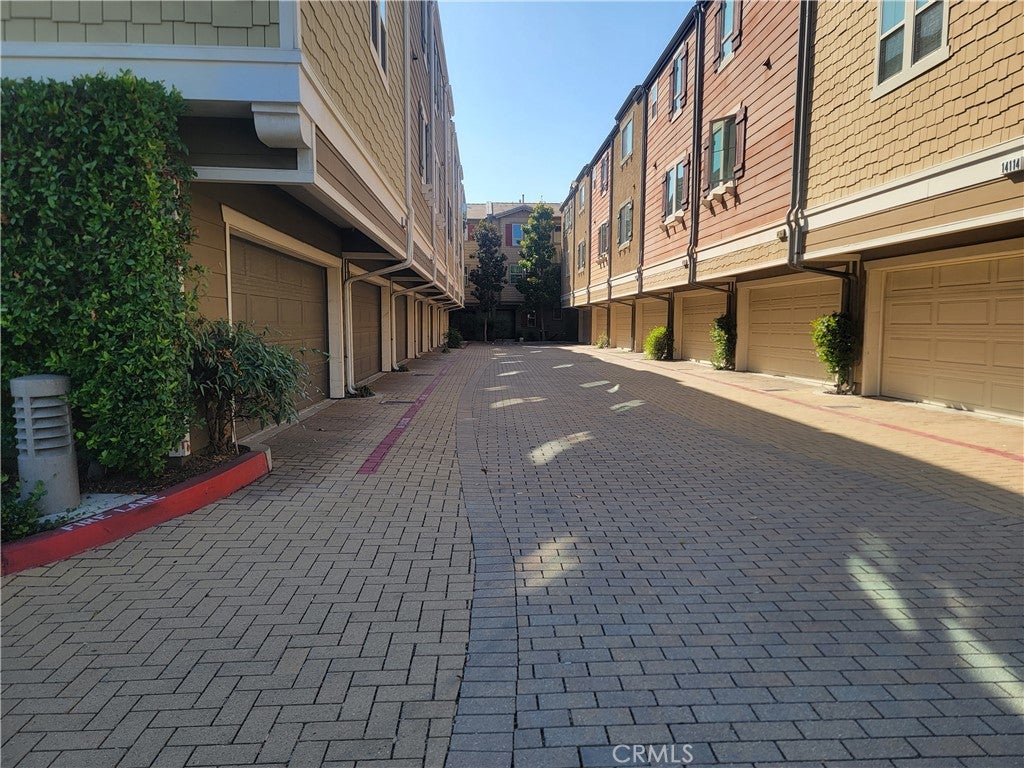 14118 W Pine
