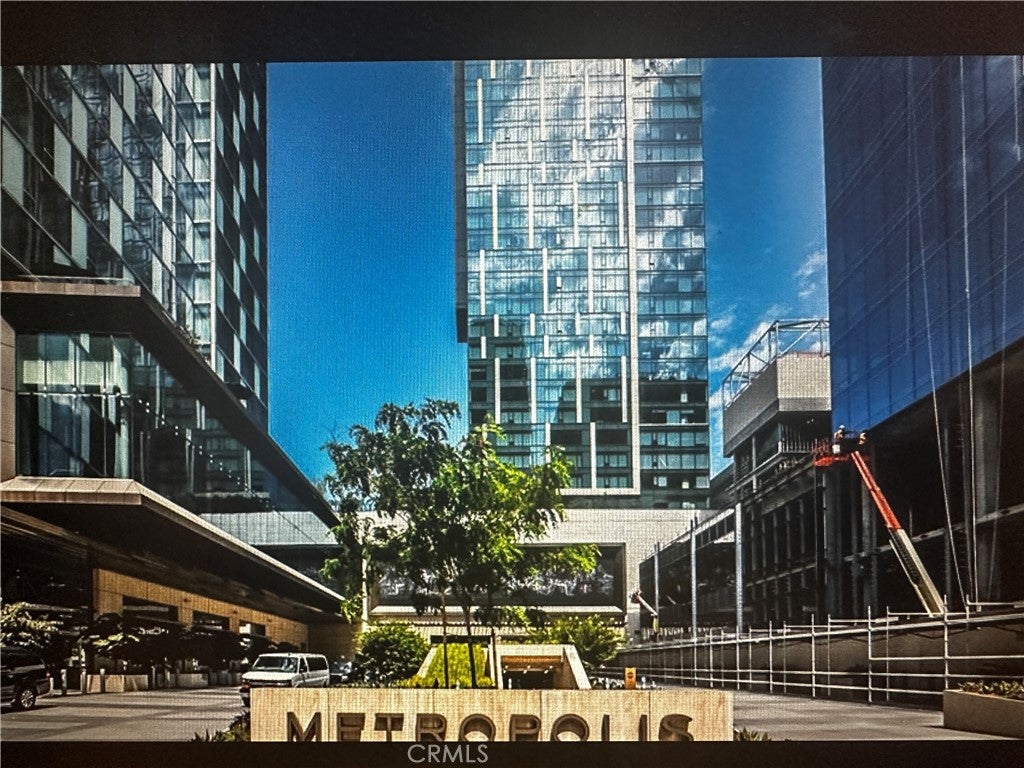 889 Francisco Street 2601