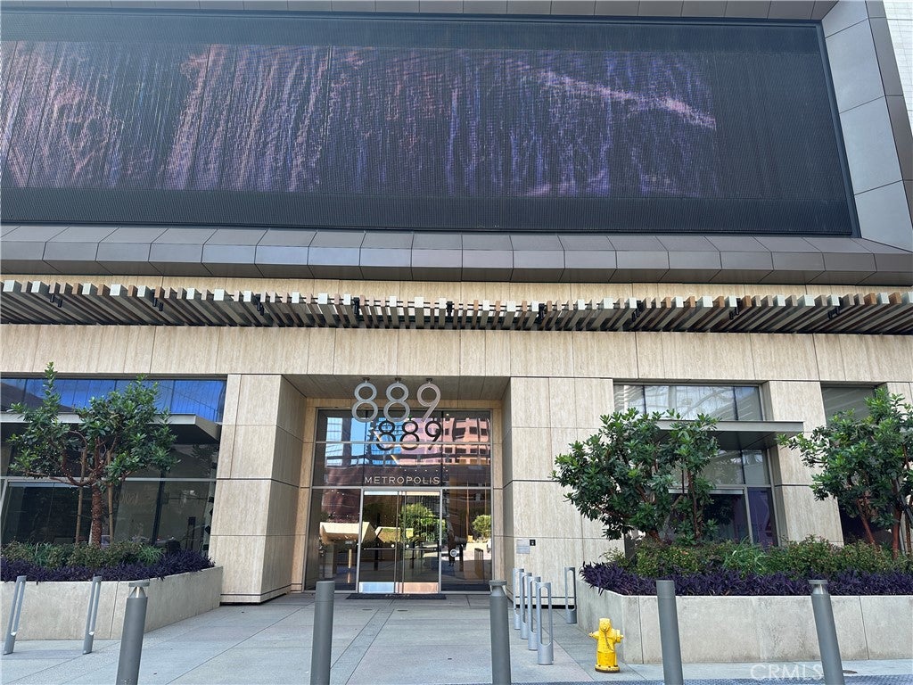 889 Francisco Street 2601