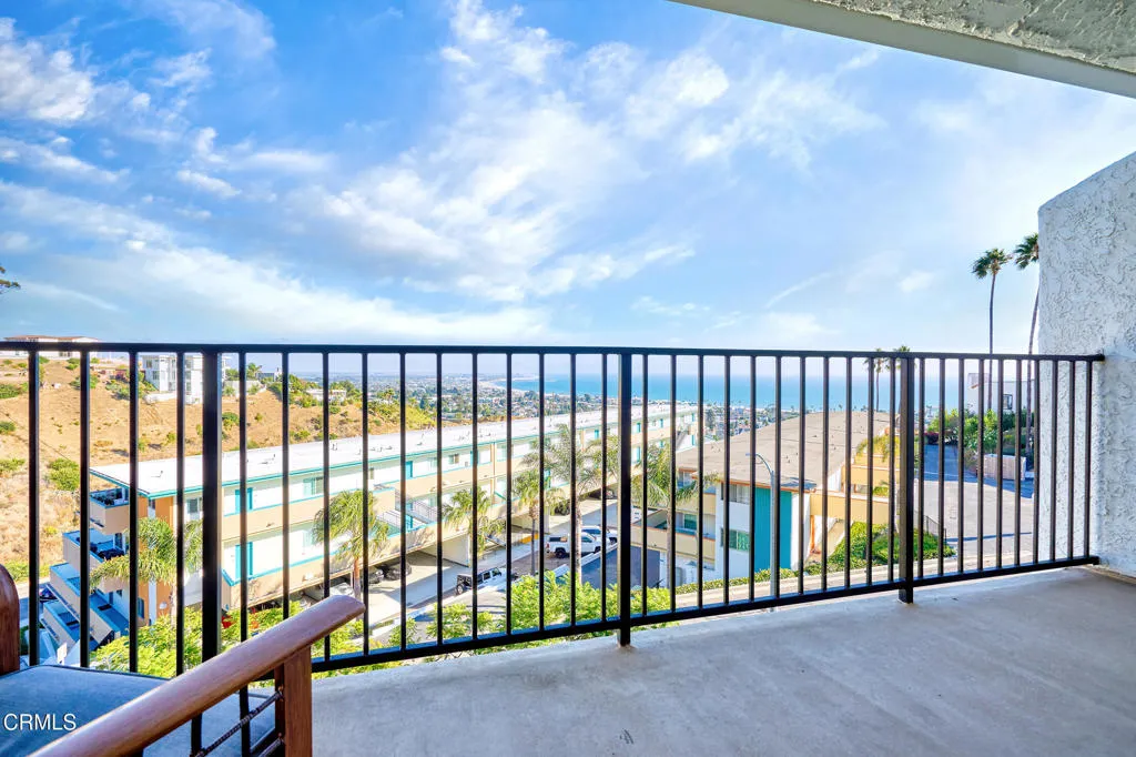 Ventura, California 93001, United States, 2 Bedrooms Bedrooms, ,3 BathroomsBathrooms,Residential,Active,212245