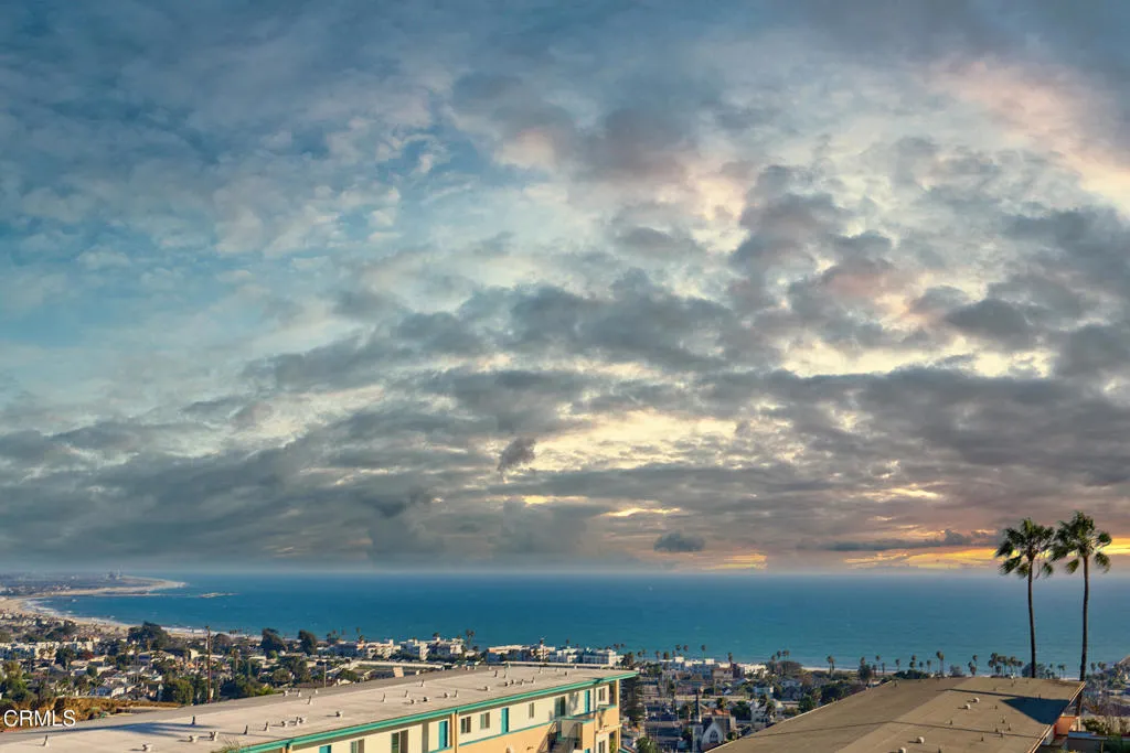 Ventura, California 93001, United States, 2 Bedrooms Bedrooms, ,3 BathroomsBathrooms,Residential,Active,212245