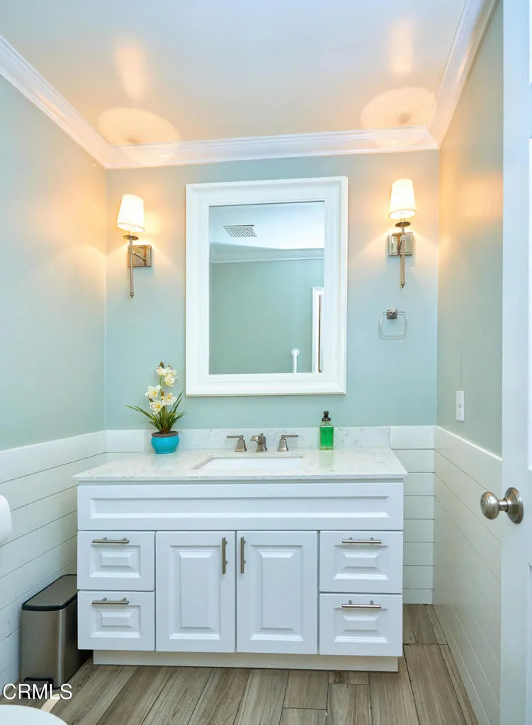 Ventura, California 93001, United States, 2 Bedrooms Bedrooms, ,3 BathroomsBathrooms,Residential,Active,212245