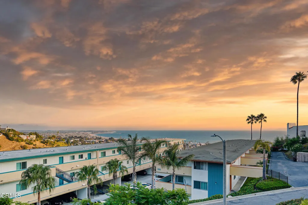 Ventura, California 93001, United States, 2 Bedrooms Bedrooms, ,3 BathroomsBathrooms,Residential,Active,212245