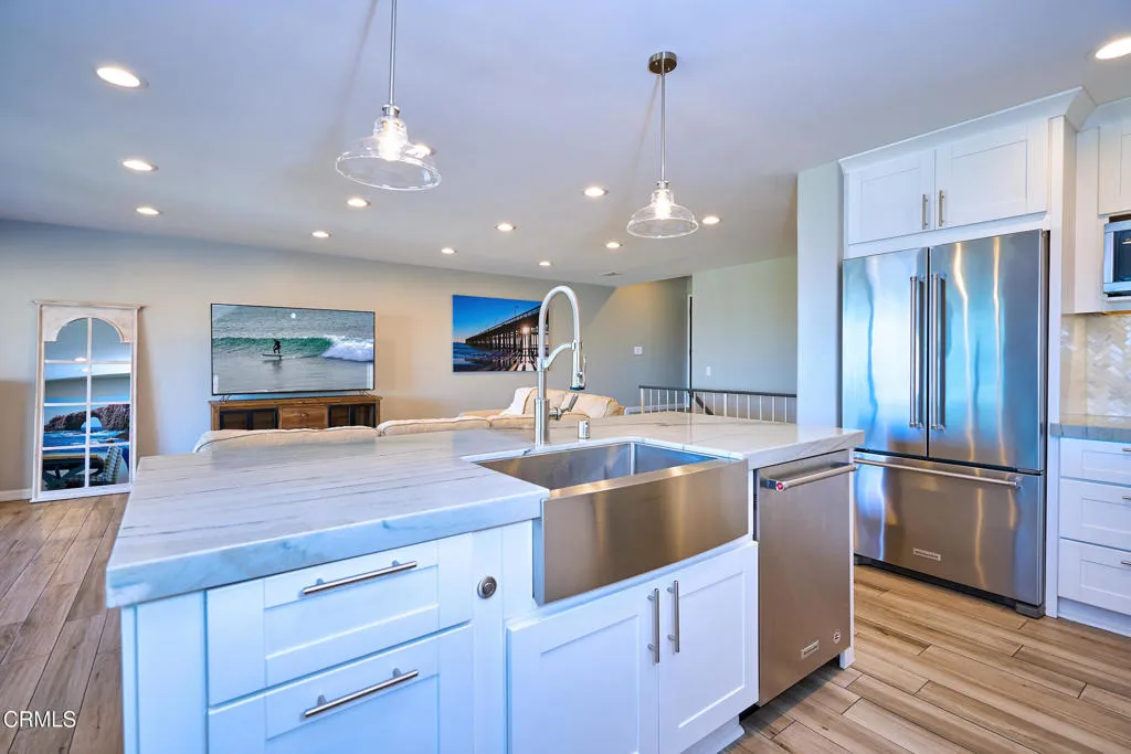 Ventura, California 93001, United States, 2 Bedrooms Bedrooms, ,3 BathroomsBathrooms,Residential,Active,212245