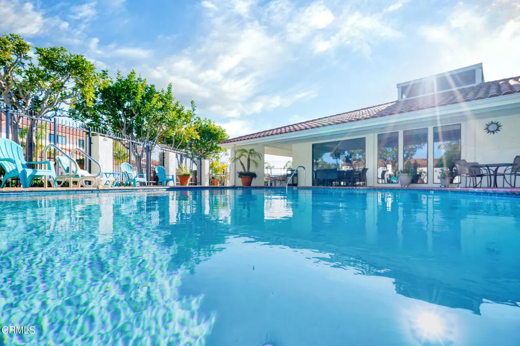 Ventura, California 93001, United States, 2 Bedrooms Bedrooms, ,3 BathroomsBathrooms,Residential,Active,212245