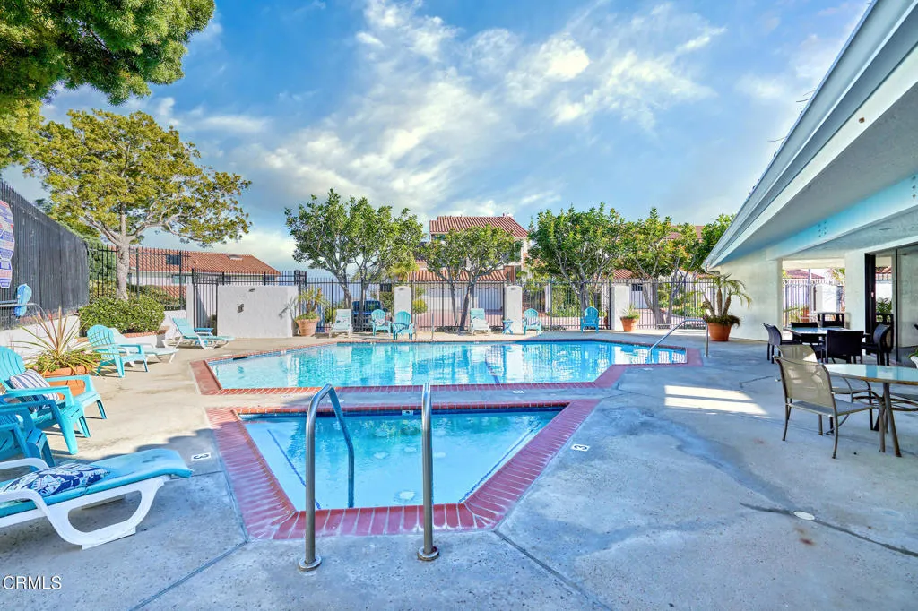 Ventura, California 93001, United States, 2 Bedrooms Bedrooms, ,3 BathroomsBathrooms,Residential,Active,212245