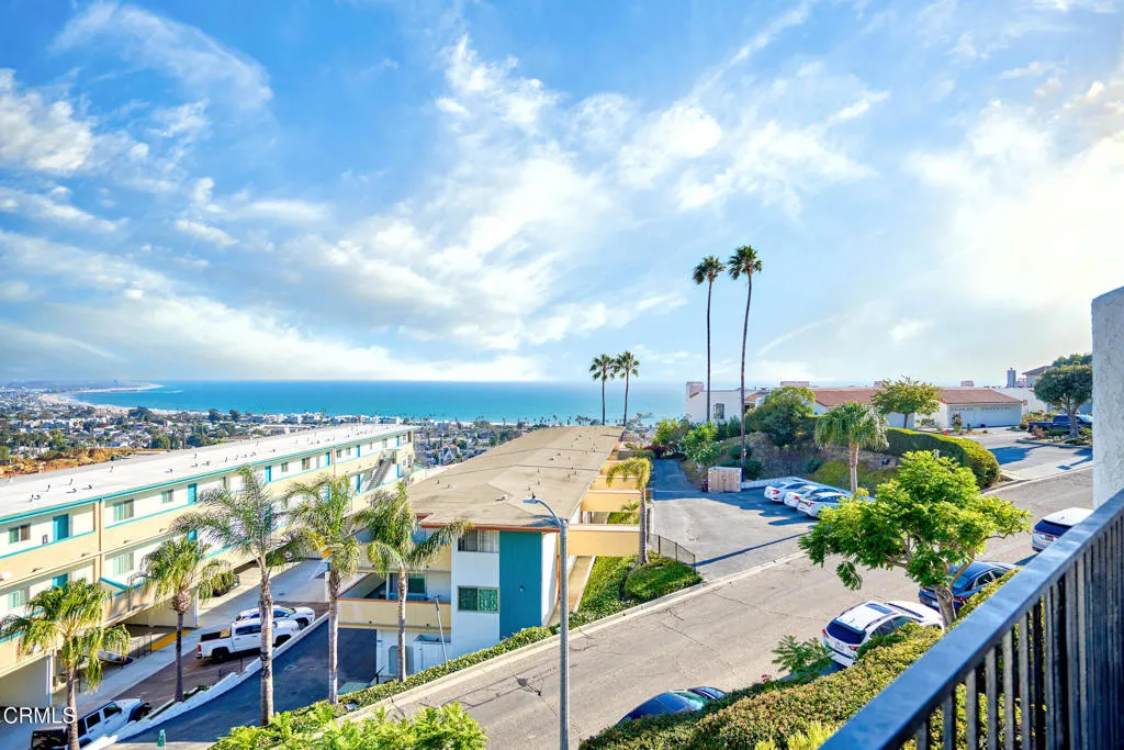 Ventura, California 93001, United States, 2 Bedrooms Bedrooms, ,3 BathroomsBathrooms,Residential,Active,212245