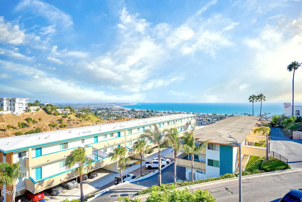 Ventura, California 93001, United States, 2 Bedrooms Bedrooms, ,3 BathroomsBathrooms,Residential,Active,212245