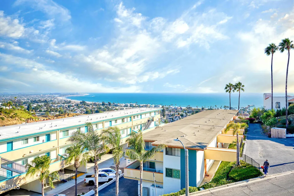 Ventura, California 93001, United States, 2 Bedrooms Bedrooms, ,3 BathroomsBathrooms,Residential,Active,212245