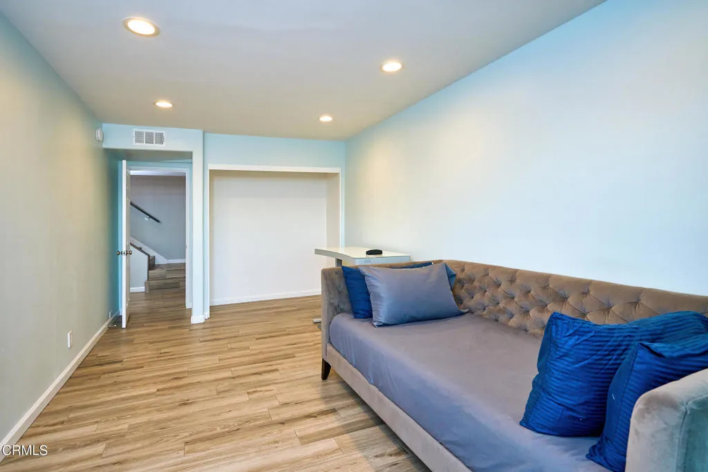 Ventura, California 93001, United States, 2 Bedrooms Bedrooms, ,3 BathroomsBathrooms,Residential,Active,212245