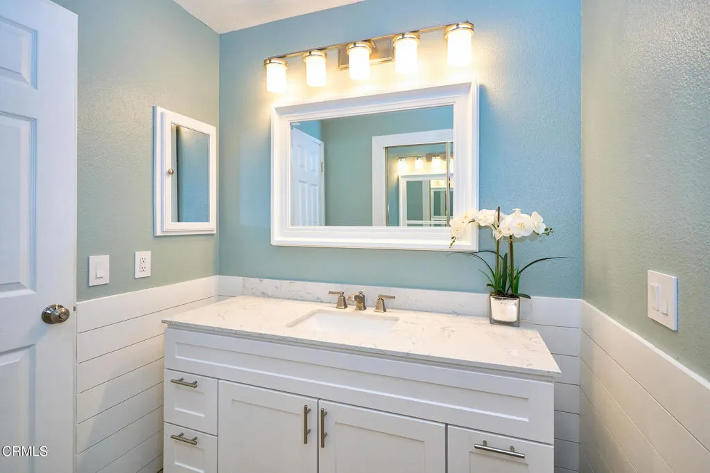 Ventura, California 93001, United States, 2 Bedrooms Bedrooms, ,3 BathroomsBathrooms,Residential,Active,212245