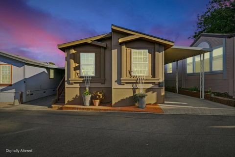 Photo of 920 Capitola Avenue, Capitola, CA 95010 (MLS # ML82039422)