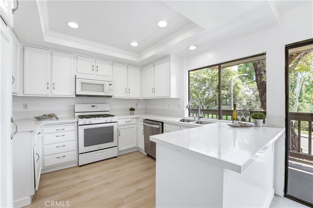 3 Montanas Este, Irvine CA 92612 - Photo 8