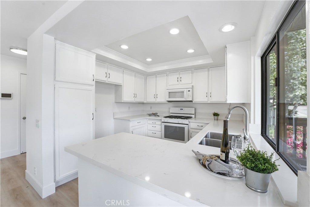 3 Montanas Este, Irvine CA 92612 - Photo 9