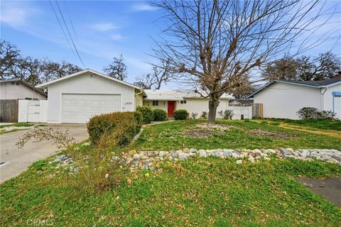 Photo of 15050 Lakeview Way, Clearlake, CA 95422 (MLS # LC25153982)