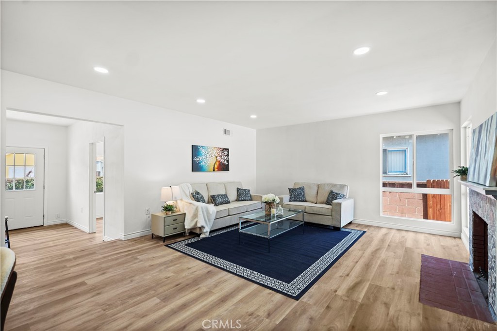 Properties 2 14900 blackhawk st