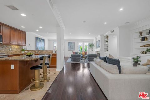 Photo of 143 N Arnaz Drive #304, Beverly Hills, CA 90211 (MLS # 26645803)