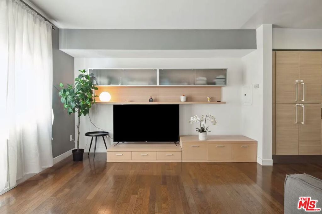 1234 Wilshire Boulevard 435