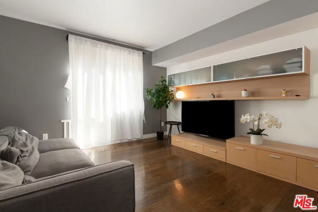 1234 Wilshire Boulevard 435