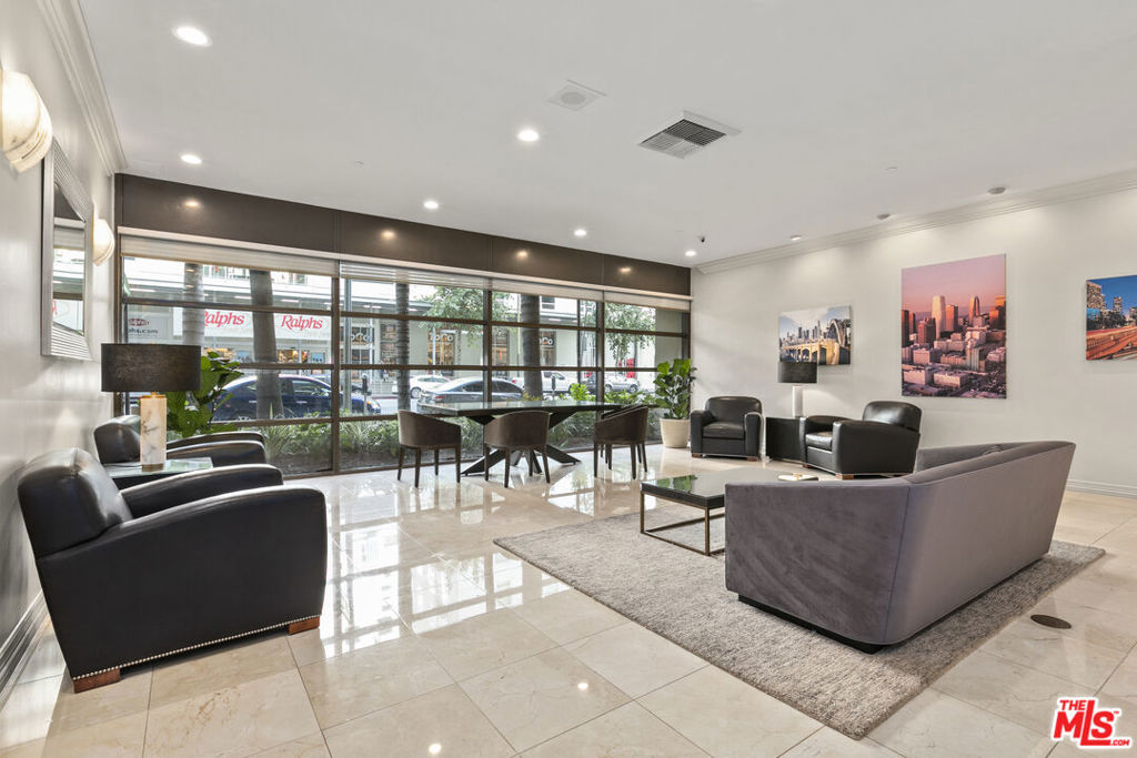 600 W 9th Street 814