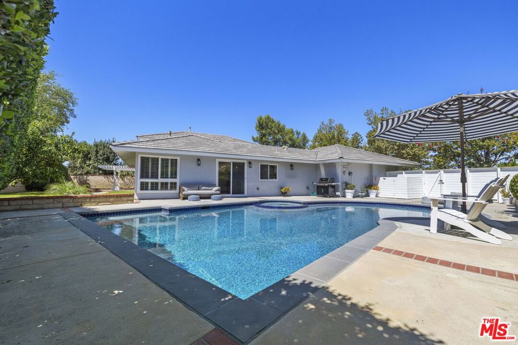 Welcome to this stunning 4-bedroom, 3-bathroom home located in the highly desirable First Neighborhood community. Recently remodeled, this residence blends modern elegance with everyday comfort. The chef's kitchen is a true standout, featuring a Thermador Professional 6-burner range, pot filler, built-in microwave, additional steam oven, wine cooler, quartz countertops, and an expansive center island ideal for cooking and entertaining alike. Additional highlights include hardwood floors throughout and a recently updated pool and spa, perfect for enjoying warm Southern California days with friends and family. Situated close to local restaurants, coffee shops, boutiques, and scenic hiking trails, this home offers both luxury living and unmatched convenience. Don't miss the opportunity to make this exceptional property your own!