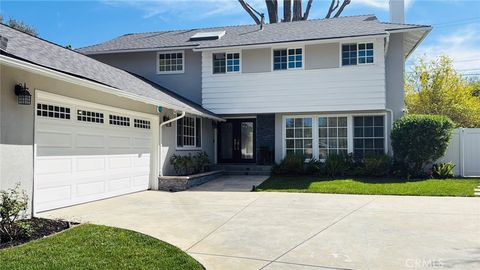 Photo of 1742 Fisk Ct, Thousand Oaks, CA 91362 (MLS # SR26012997)