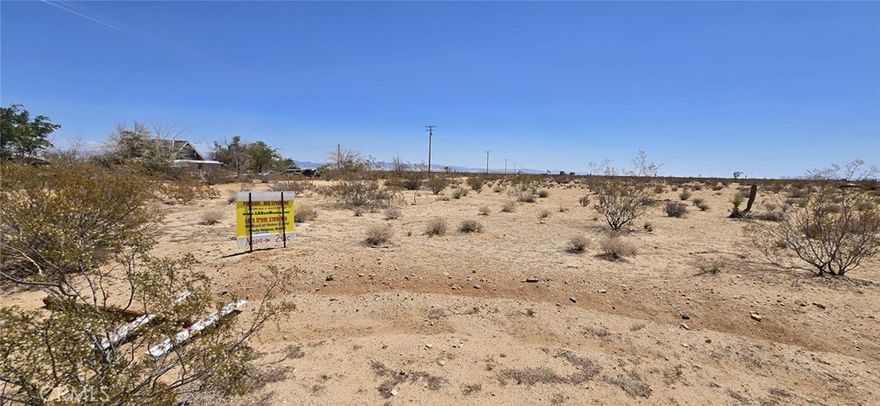 Seller will Carry Any credit Ok!

Landers area, 2+ acres of flat land, Home existing across the street, power at street, peaceful desert area 

please text us for more pictures

we have many others