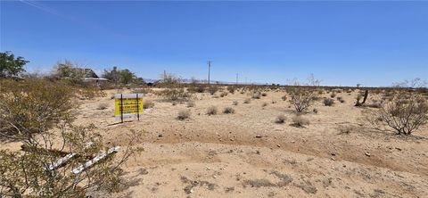 Photo of 61329 Moon Drive, Landers, CA 92285 (MLS # DW25143985) Photo of 61329 Moon Drive, Landers, CA 92285 (MLS # DW25143985)
